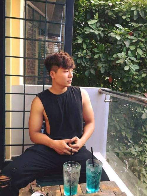 gayonlinesex:đẹp trai khoai to share fl có zalo cho cả nhà