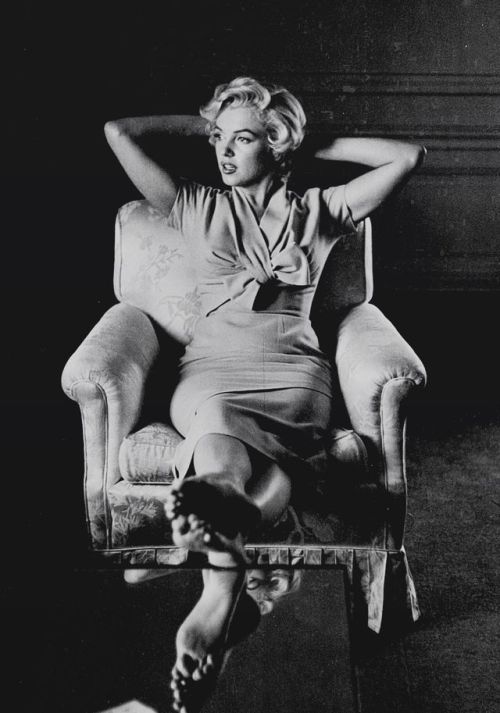 evalalaluna:nebulously-burnished: Marilyn Monroe photographer by Sam Shaw, 1954.❤️ Sunday Marily