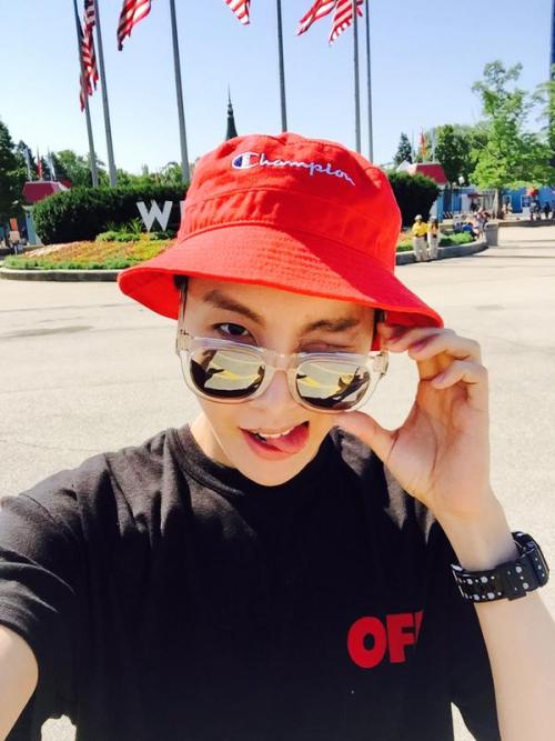 150724 J-Hope’s Tweet 내일봐요 시카고 ~ t.co/HhrDcj8UXT See you tomorrow Chicago ~  