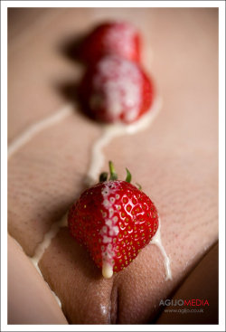 perkyandbeautiful:  obsessedbystrawberry:  Wanna share my strawberries?  Yes, I do love strawberries and your cream  That&rsquo;s a new way of food porn.
