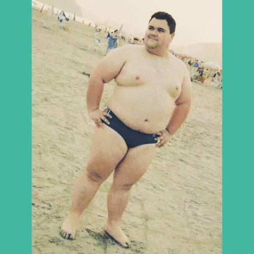 #fuzzychubs #speedo #atthebeach #hotchubby #nicebody #youngchub #chubguy #whitechub