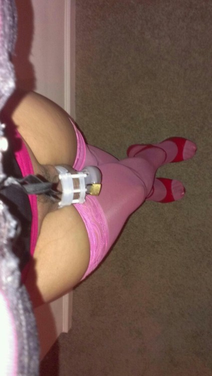 kaylahose69:  Sissy :)   You’re daddy’s whore aren’t you