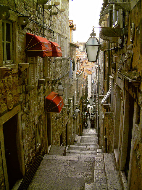 Dubrovnik steps, Croatia (by tm-tm).