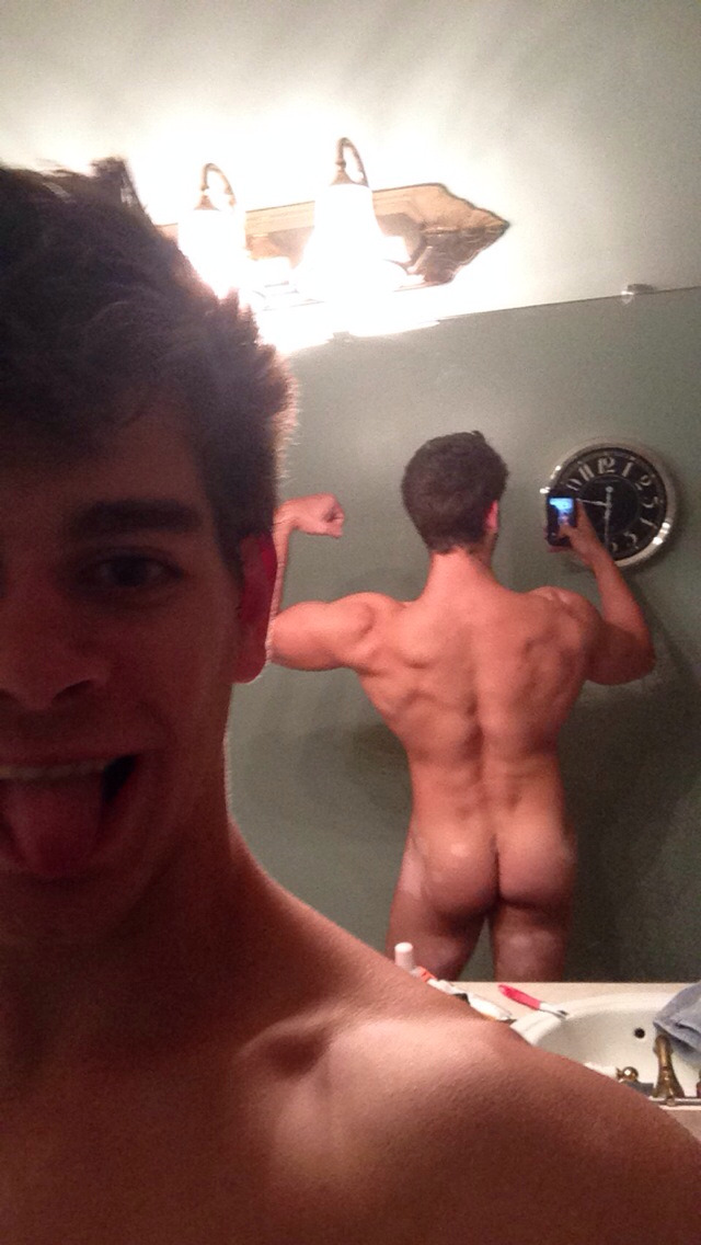 brentwalker092:  i-HOT award—ohmigosh-he’s-cute edition :) 