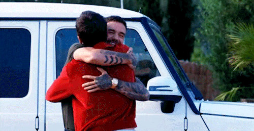 tmlnsn: Louis and Liam hugging at the Judges’ Houses