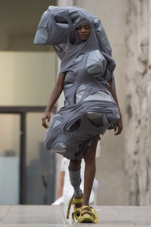 sewersocialist: midnight-charm:  Rick Owens Spring / Summer 2018  