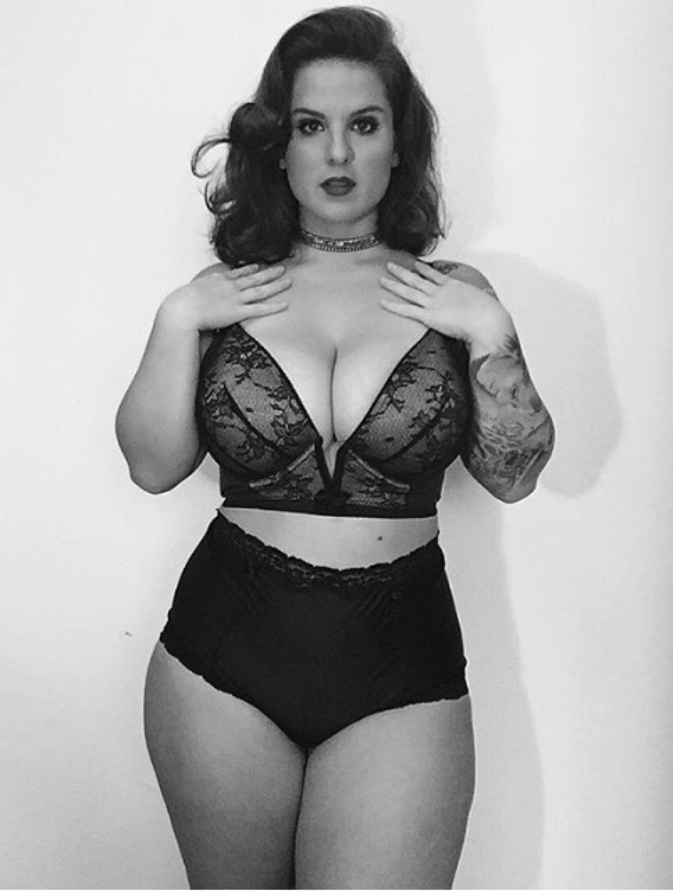 italiankong:  Selini Angelini. I’m in love. Need to find out more about this curvy
