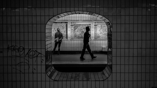 kevinrauzyphotographie:  .metro.                                              click on the picture to see more 