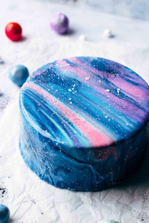 Sex sweetoothgirl:  MIRROR GLAZE GALAXY CAKE pictures