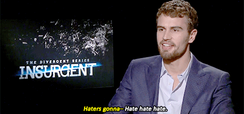 doctorswiftieofillea:theodorawrites:papertownsy:Theo trying to sing Shake it Offdoctorswiftieofillea