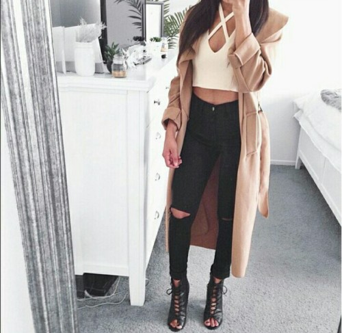 euphorah: txrquoiise: parisfashionn: Coat» Top» Pants» Heels»