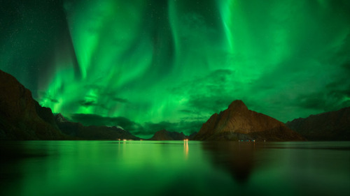 Emerald Ballet: Aurora Borealis over Norway photographed by Pawel Kucharski. js