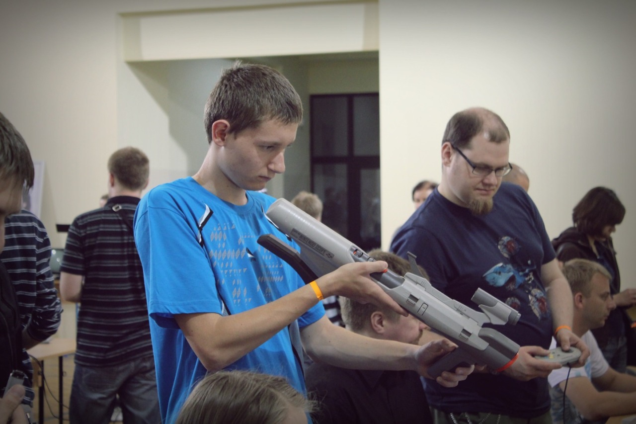 retrogralnia:  SNES Super Scope, SMD Menacer, Pegasus Light Gun and NES Zapper.