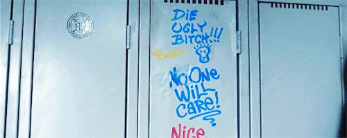 captainpoe:Trini and Kimberly Deleted Locker Scene.