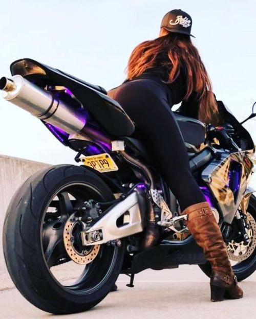 motorcycles-and-more:  Honda CBR    https://www.facebook.com/MototcyclesAndMore/ 