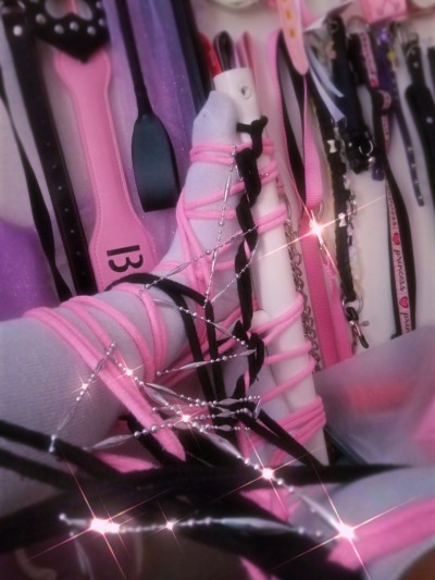 pixipup:Some freestyling knots of my own because I cant seem to follow simple tutorial instructions but it still came out super cool and I cant wait to pratice some more! 🎀 ♡ Will be doing more on my IG & OF ♡