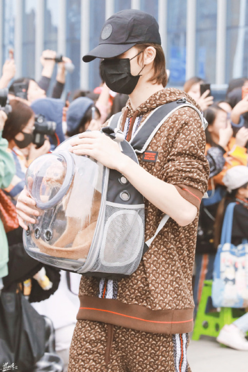 Zhu Zhengting - 191006 Getting Off Workcr.Icemilk_1996 do not edit or remove credits