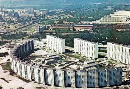 sovietpostcards:Komsomolsky residential district in Kyiv, Ukraine (1980)