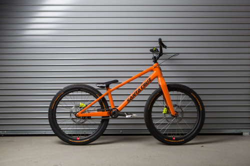 aces5050: (via Santa Cruz Bicycles Builds Custom Trials Bike For Danny MacAskill In-House - Video Bi