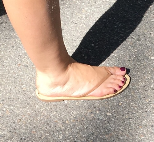 sexycandidfeet: @nycityfeet