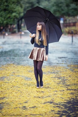 Golden rain. Via Nameless Fashion Blog.