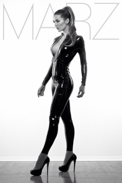 ladyinlatex:  Very striking xxx