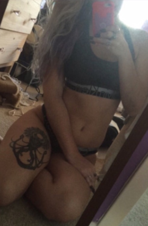 skarlettdoll:  Sexy  😍