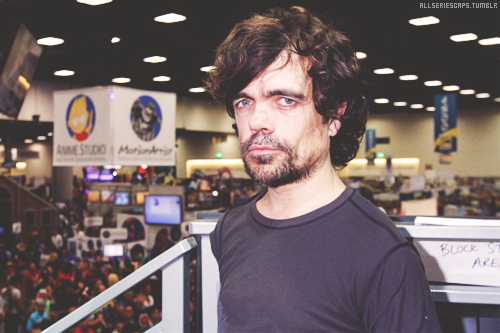 allseriescaps:  The cast pose before the HBO’s ‘Game Of Thrones’ cast autograph