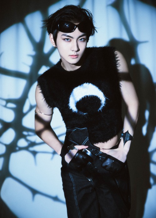 WHAT THE FUCK YANG JUNGWON TAKE MY MONEY Im Biting My Fist AGGRESSIVELY.