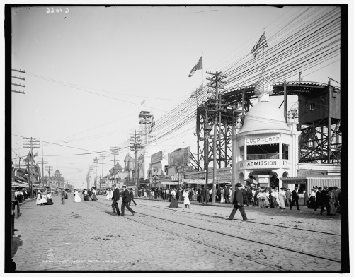 Surf Avenue, Coney Island. New York, 1904-1915.