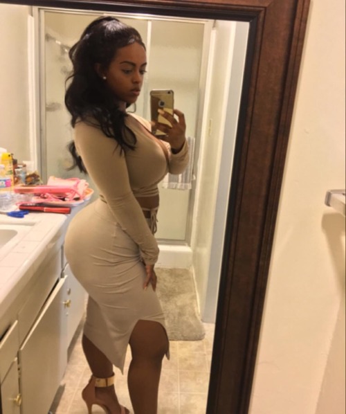 ebonyluvjazz:  redstripeking:  MsRTaye  😍😍😍😍😍