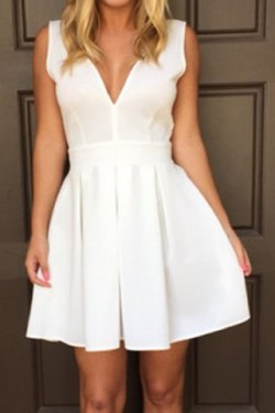 amarriedsissy:  White Vneck Dress  Beautiful