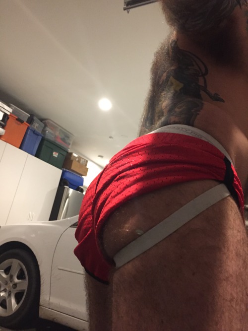 otterify:  furrynakedboy:  Furry Boy / Pup Sleeves  Boy showing his hairy muscle ass to sir