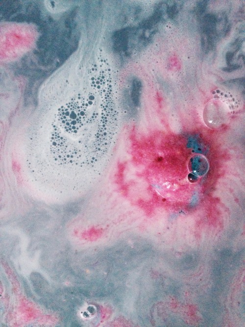 unsinnlos:  I took a bath in unicorn poop today and now my body is full of glitter