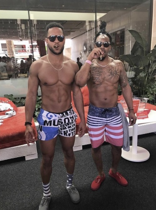 sexiassdude:  DAMN🤤