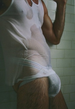 thorspage:  NICE BULGE….WOOF WOOF !!!!!!!!!!!!!!!!  Thor’s Page