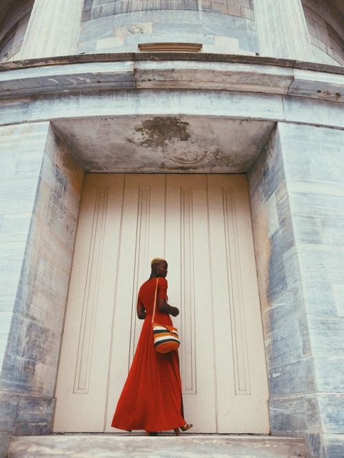 elleafrikan: she is at the door. taken by me. in the frame: @africannah
