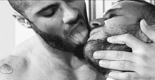 wellcoached:  Alex Marte kissing…nothing subtle about it…