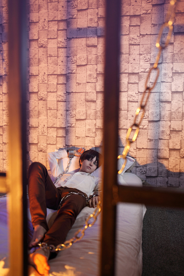 novastarslayer:  Eren and Levi (Rivaille) from Attack on Titan (Shingeki no Kyojin)