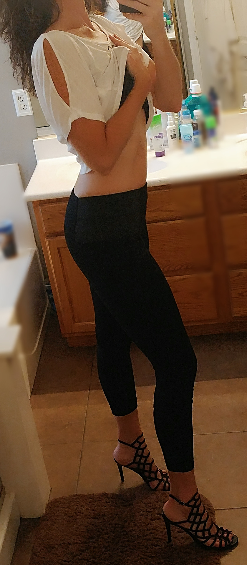 daddysmarriedgirl6:  Just a legging and heels kind of day👠💋