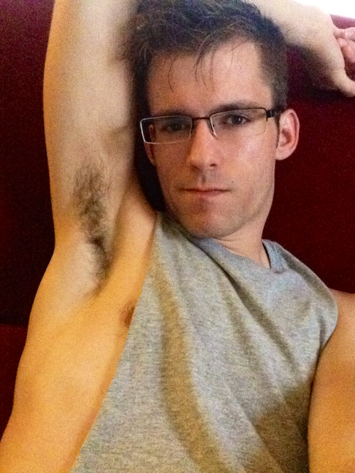 beaugarcon88:  93° today, and humid. Don’t think I got much sun though. Oh well. Another armpit pic.