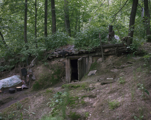 dem-dreads:  Compelling Portraits of People Who Live Alone in the Forest 