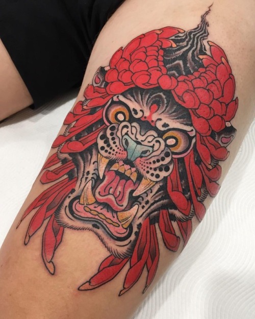 electrictattoos:adrianhing:Chrysanthemum tiger for Jake. Thanks mate! Done @meiji.tattoo Adelaide. F
