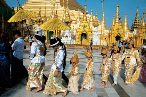 unrar:A shinpyu Buddhist novitation ceremony is held at the Shwedagon Pagoda. These young men leadin