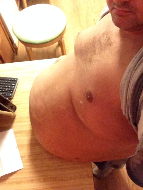 bearjc:  My big belly. U wanna play   Why yes. Yes I do.