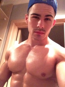 roheartlessro:  Chest! 