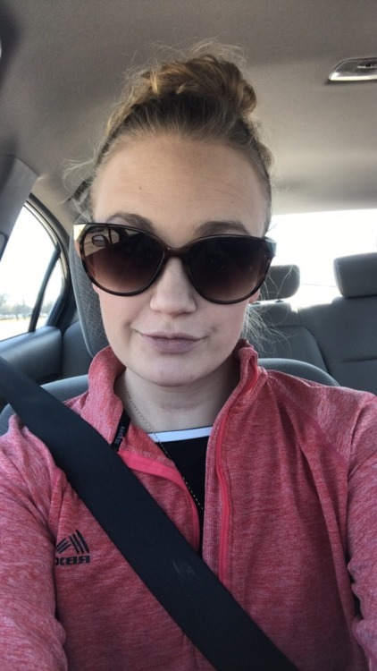 littlemisslexi2: I love picking up gifts from losers like you! I love knowing I’m getting cute