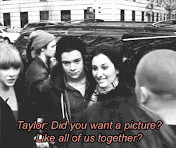 Brownbeautifulbroke:  Taylor Asked A Fan If She Wanted A Picture With Harry And Herself