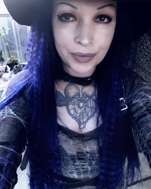 #aliceauaa #gothicfashion #gothgoth #oldgoth #bluehair https://www.instagram.com/p/BxmI_QynIG3/?igsh