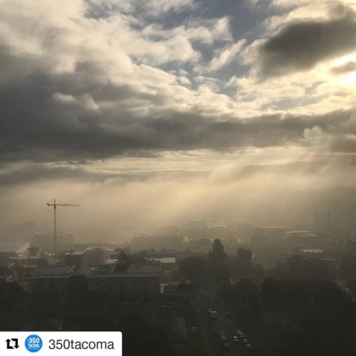 #Repost @350tacoma (@get_repost)・・・Smoke enveloped much of Tacoma Monday morning as a scrap heap at 